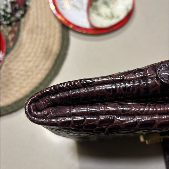 Small brahminn crossbody lots of room - Picture 5 of 6